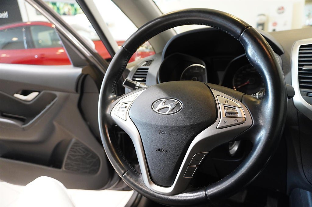 Vehicle Image 16