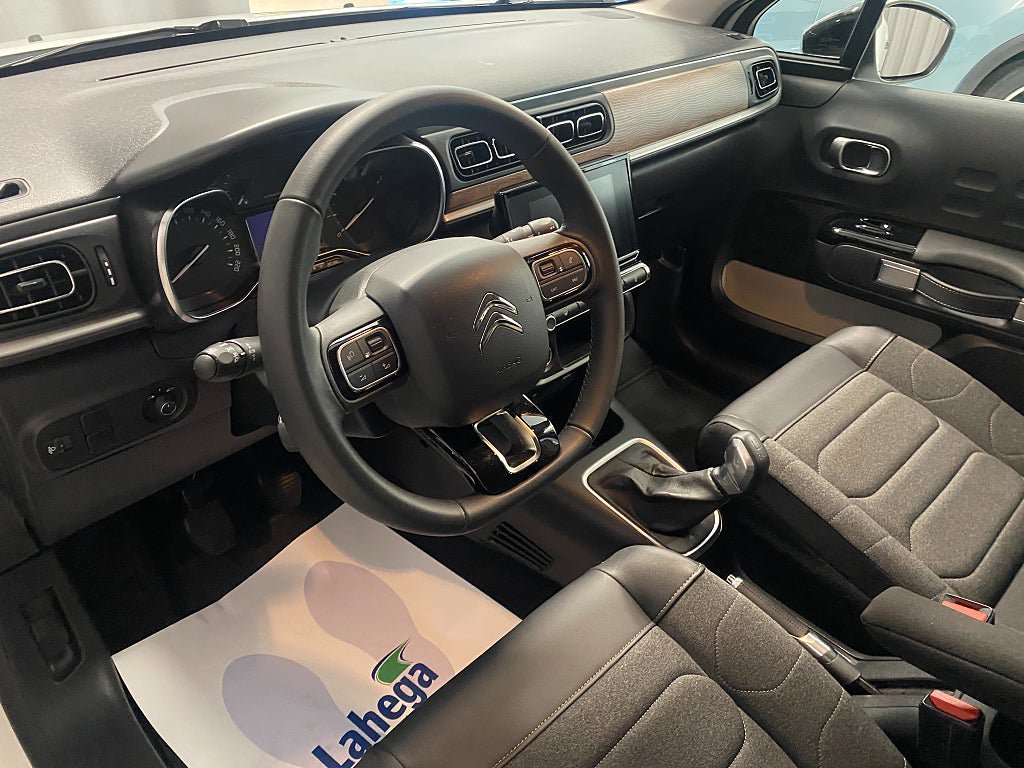 Vehicle Image 10