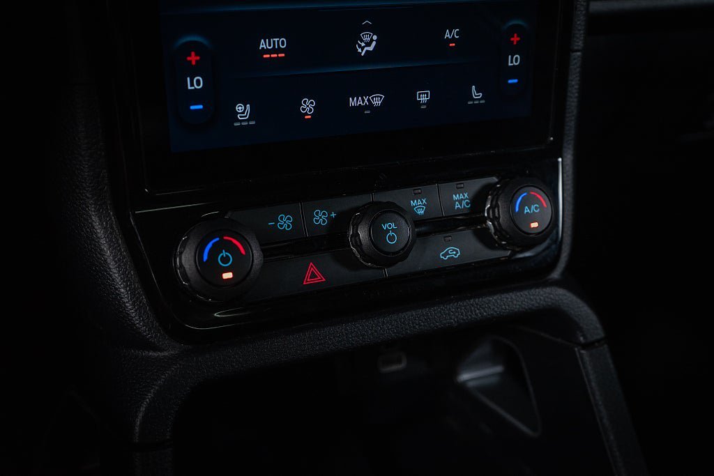 Vehicle Image 25