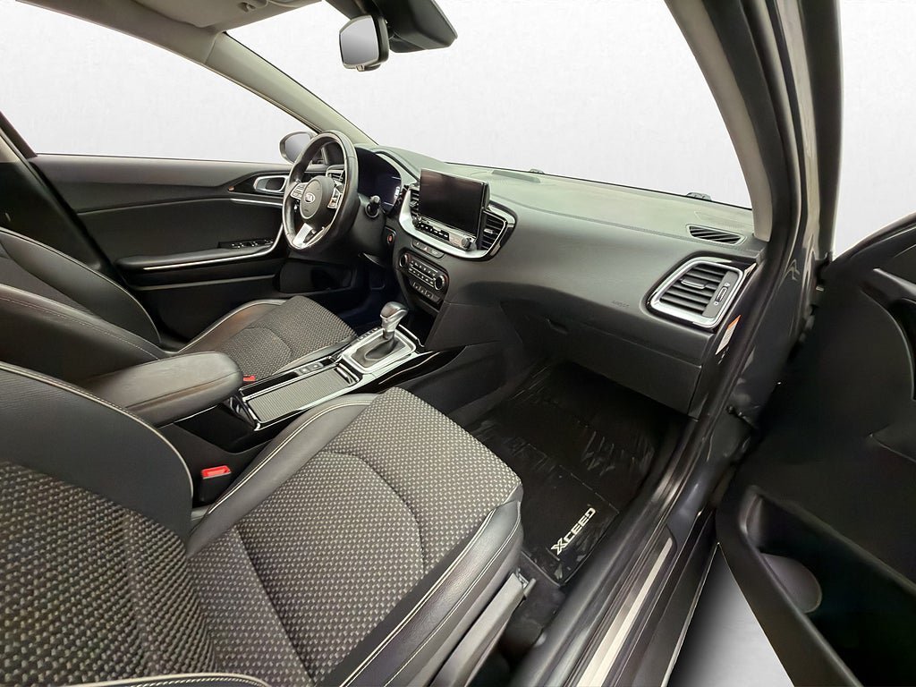 Vehicle Image 24