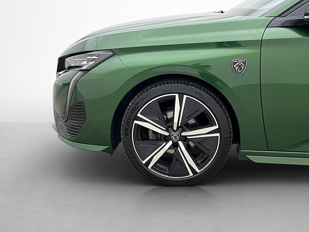 Vehicle Image 30