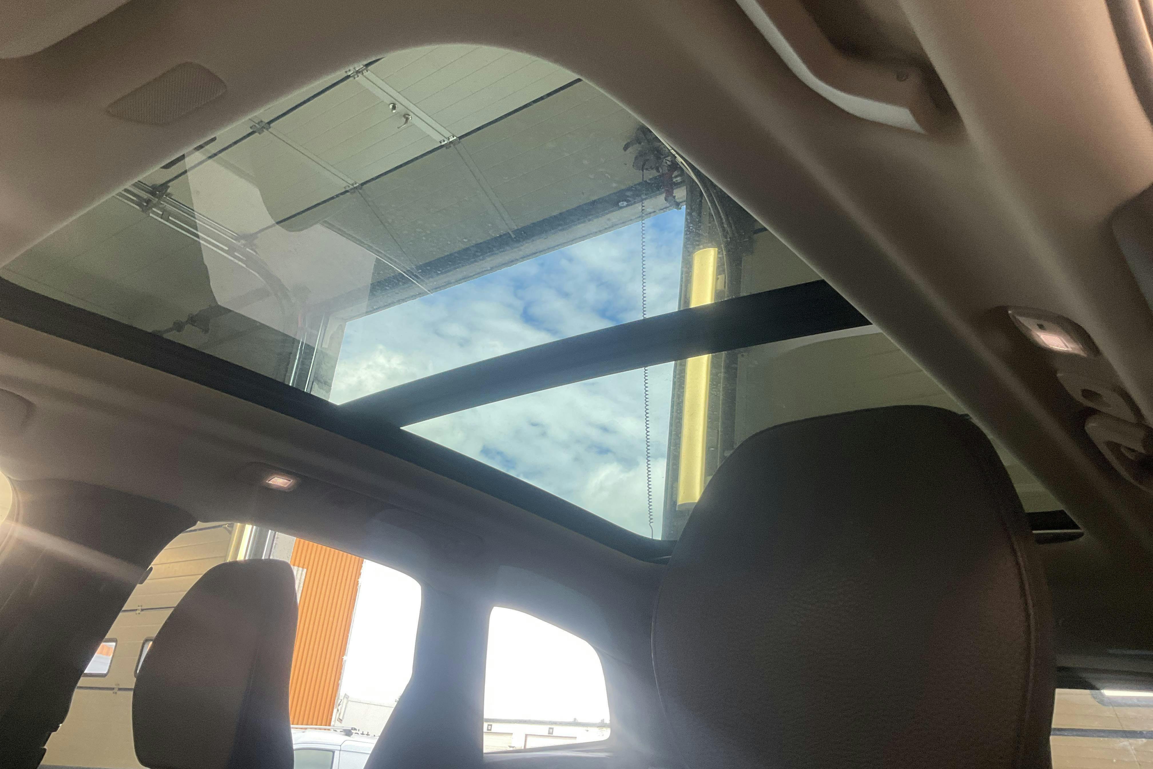 Vehicle Image 23