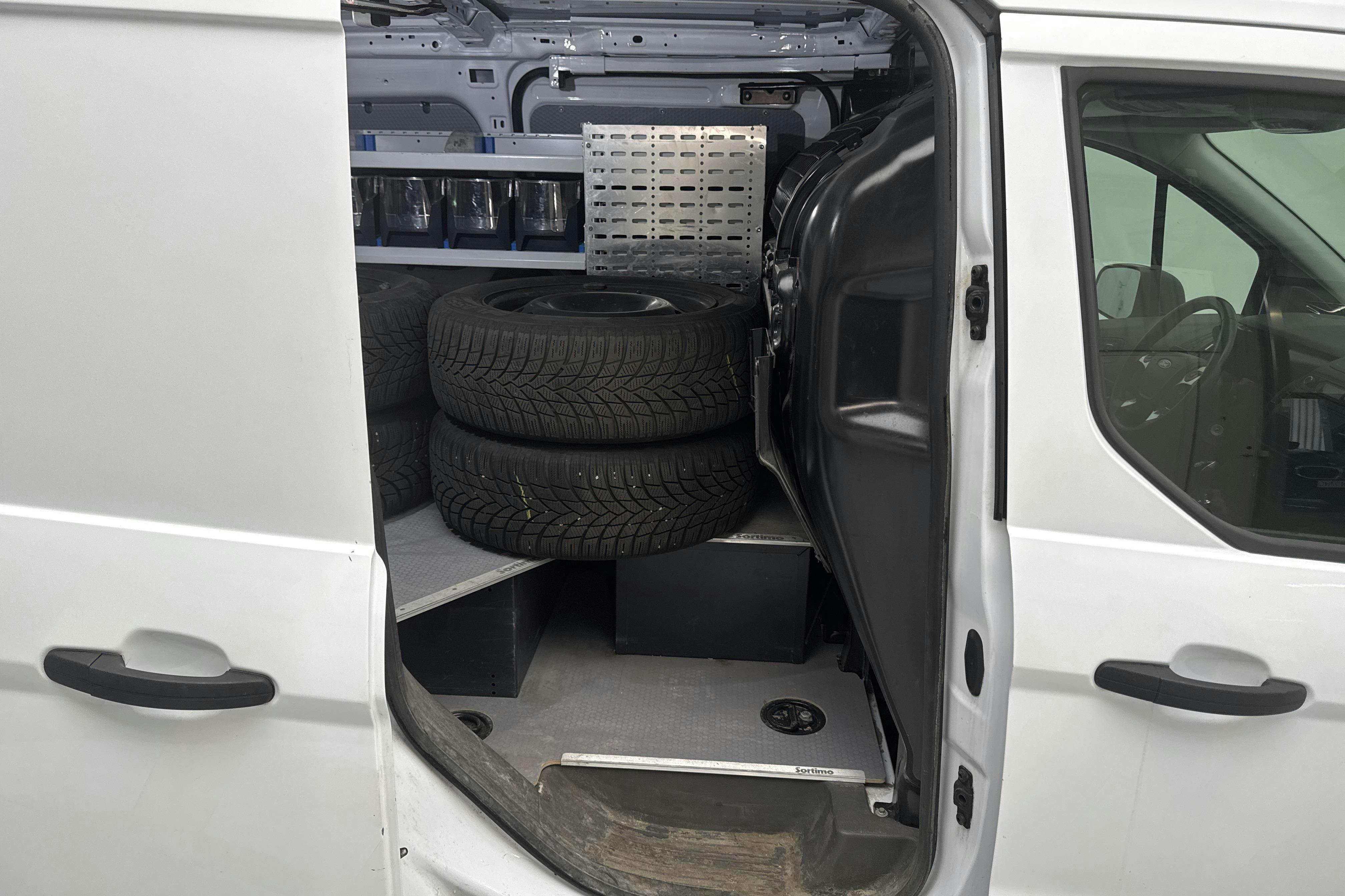 Vehicle Image 8