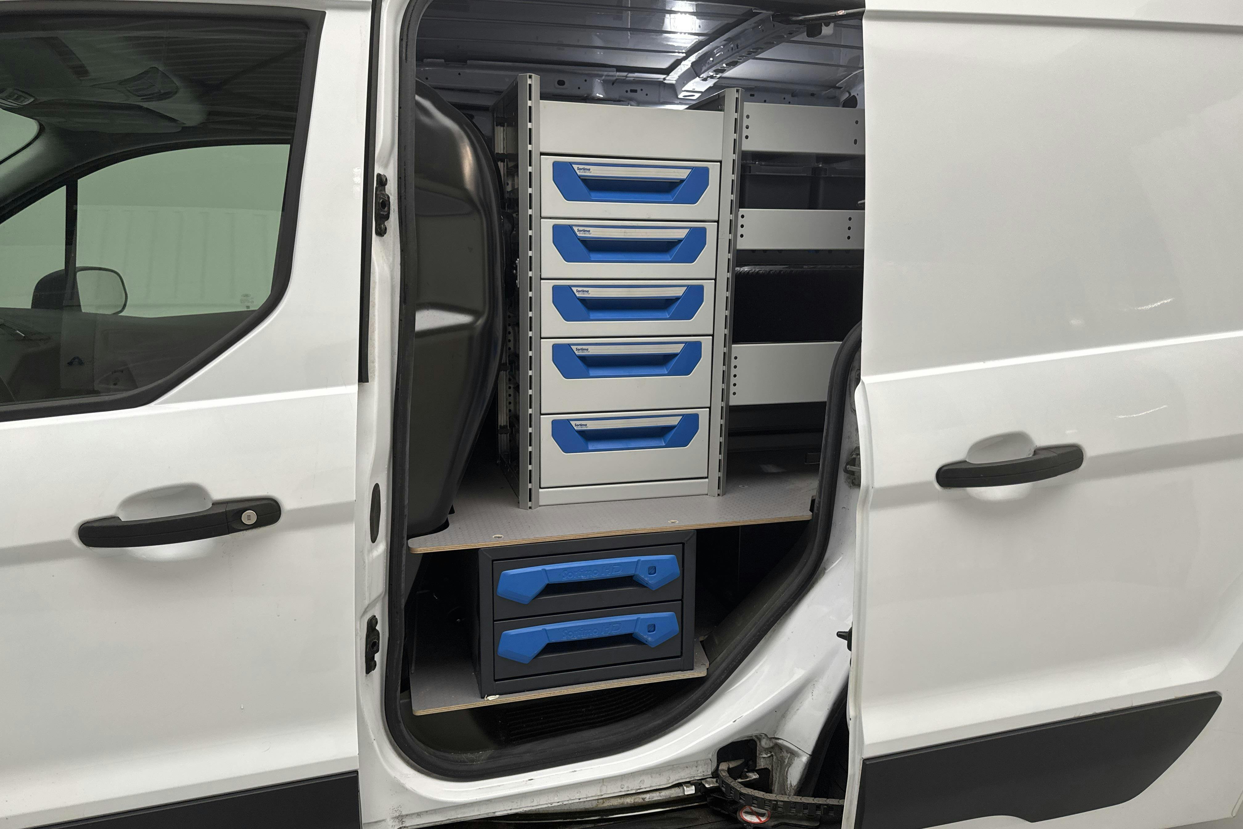 Vehicle Image 9