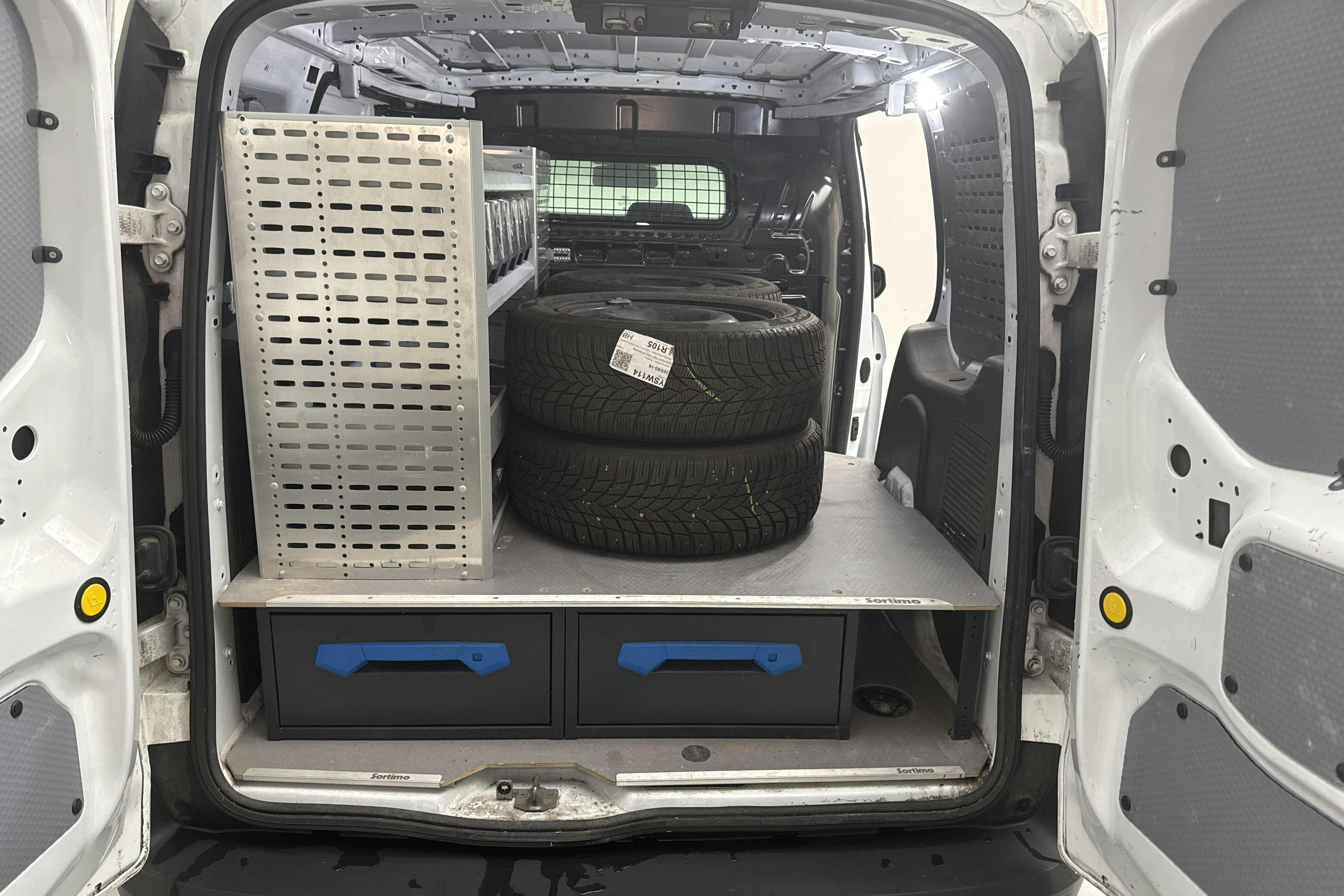 Vehicle Image 10