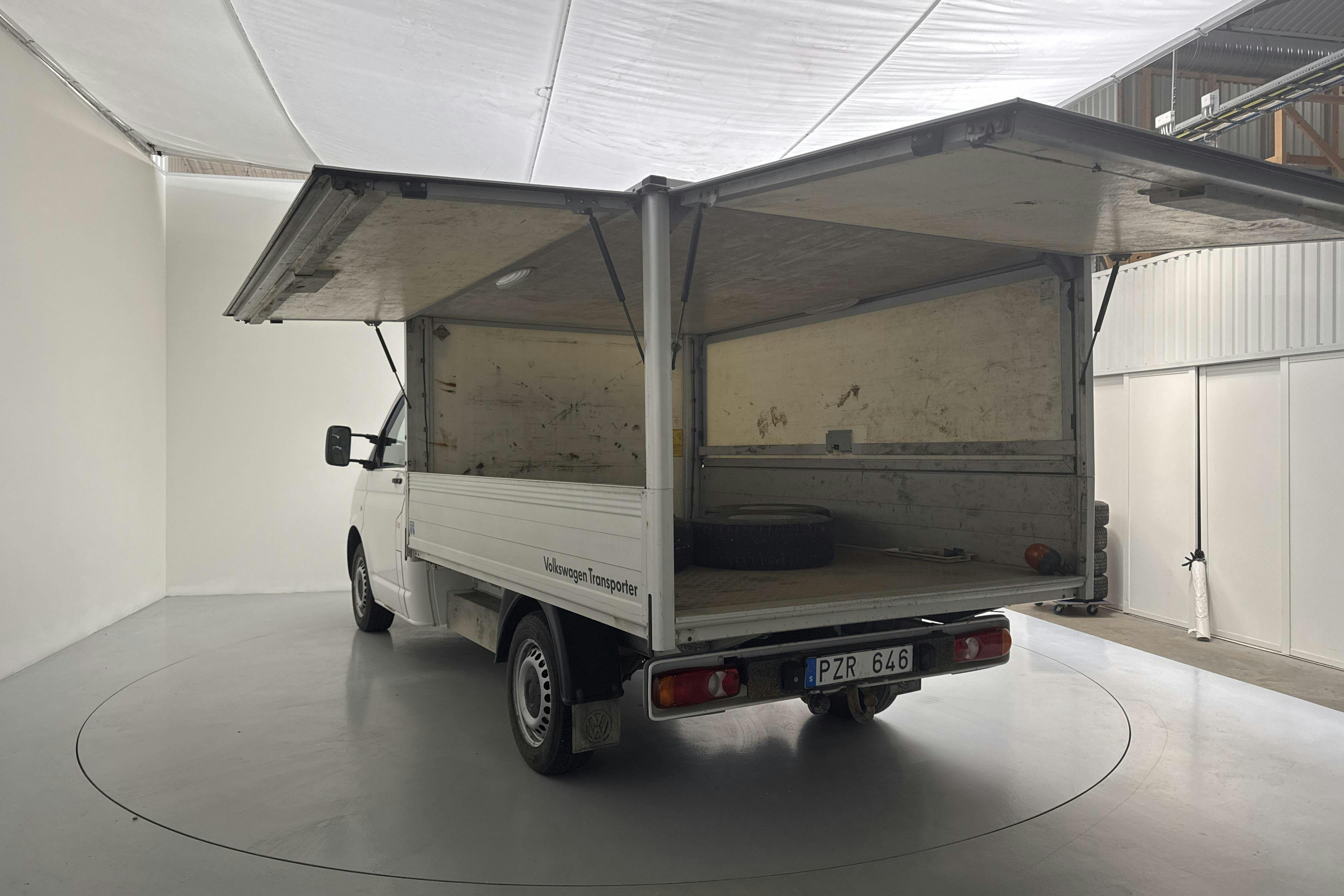 Vehicle Image 10
