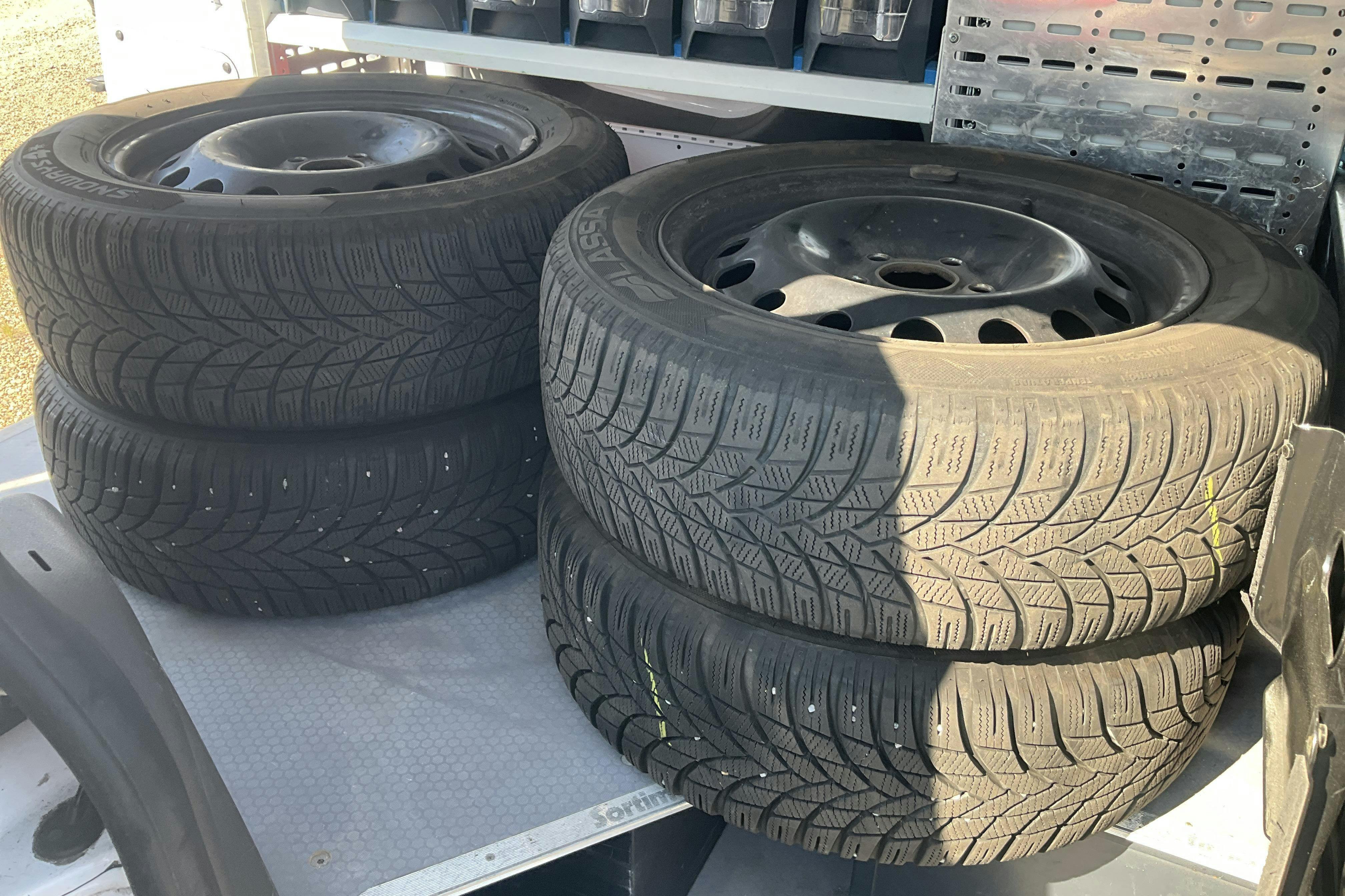 Vehicle Image 15