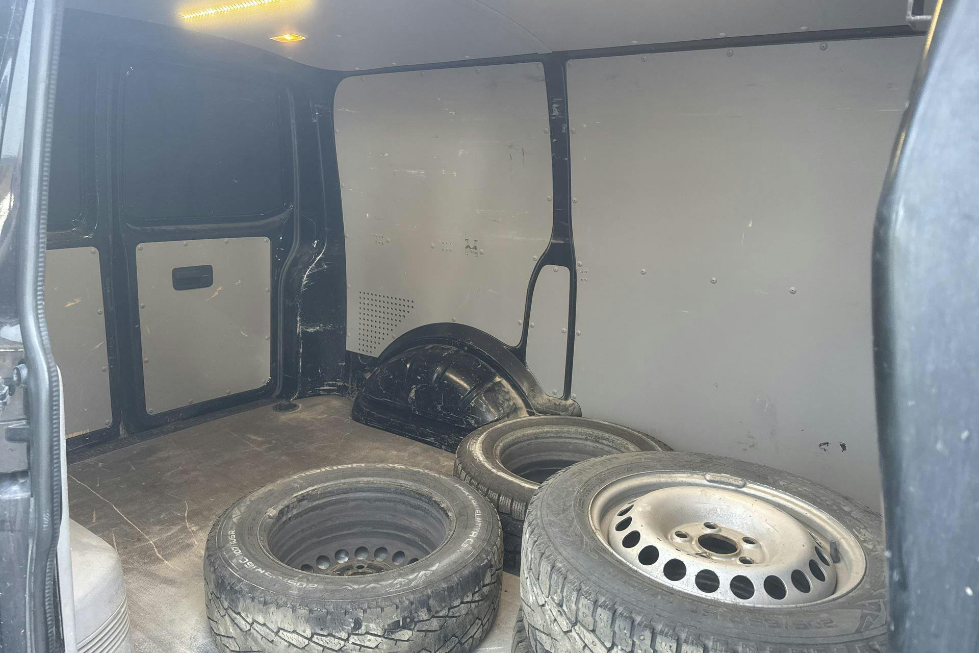 Vehicle Image 8