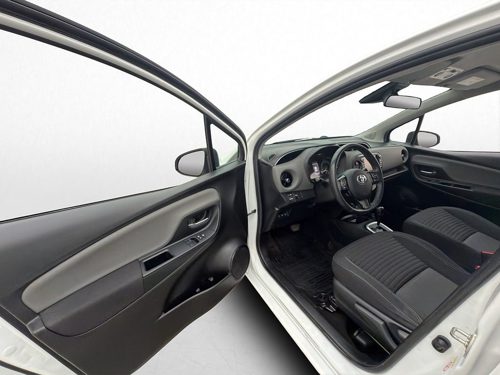 Vehicle Image 9