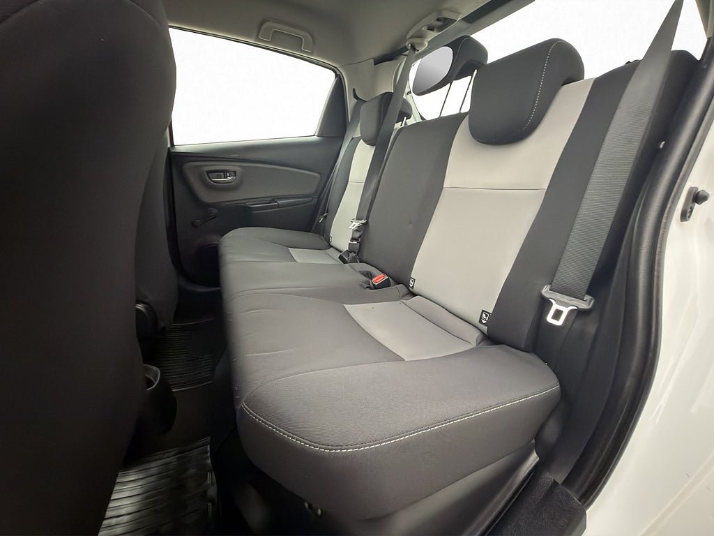 Vehicle Image 25