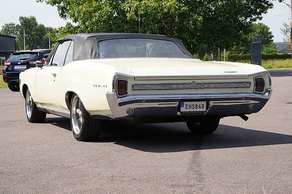 Vehicle Image 26