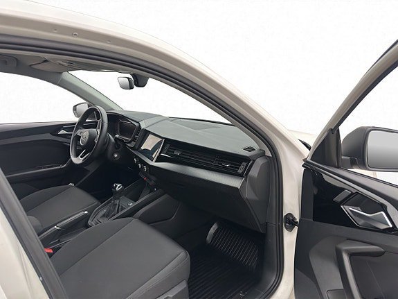 Vehicle Image 25