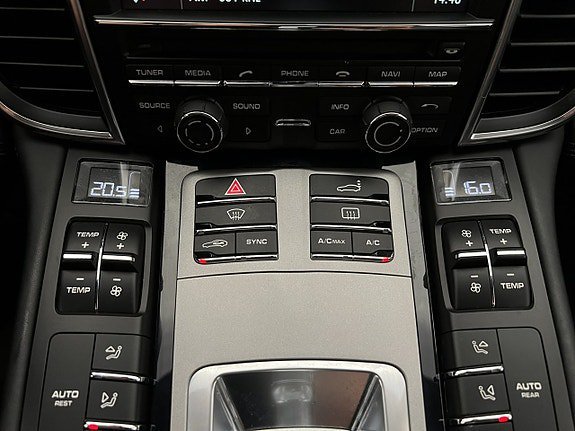 Vehicle Image 29