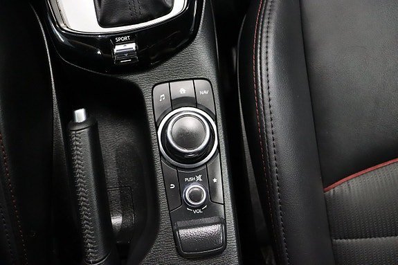 Vehicle Image 25