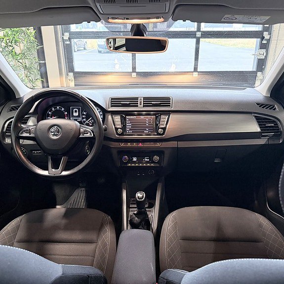 Vehicle Image 16