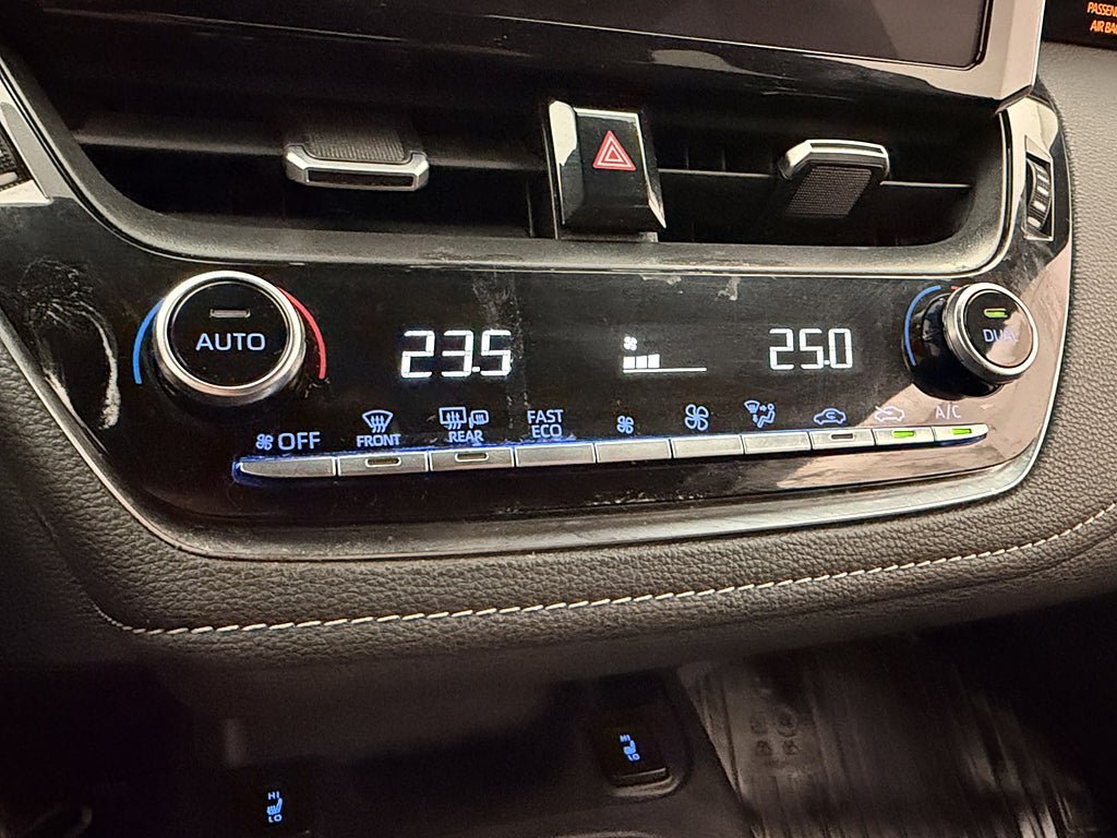 Vehicle Image 25