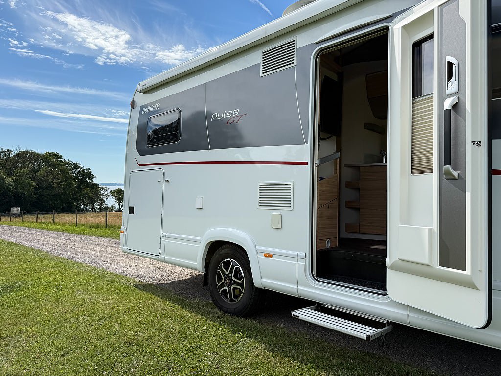 Vehicle Image 8