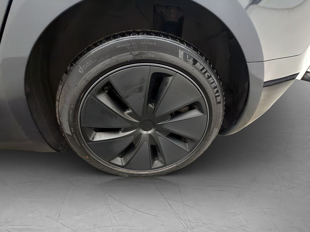 Vehicle Image 32