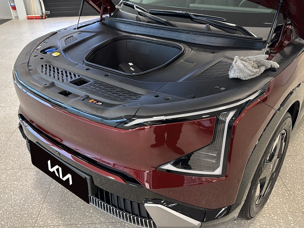 Vehicle Image 25