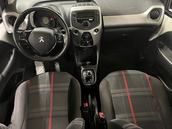 Vehicle Image 9