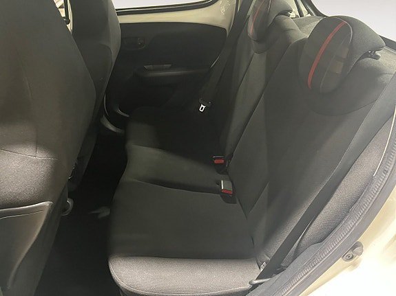 Vehicle Image 12