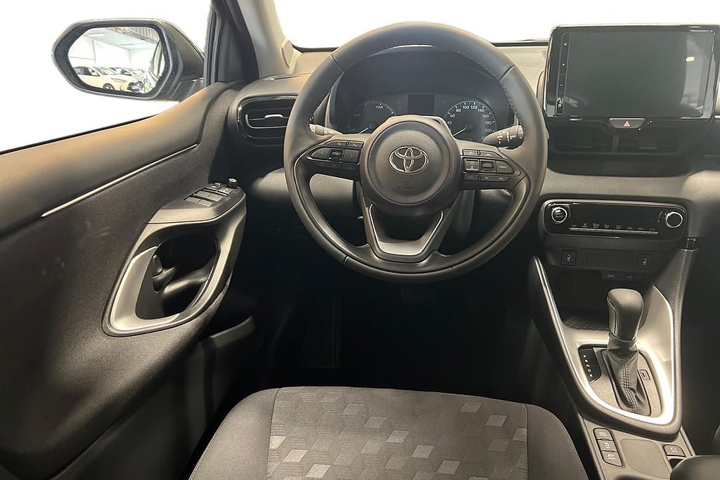 Vehicle Image 6