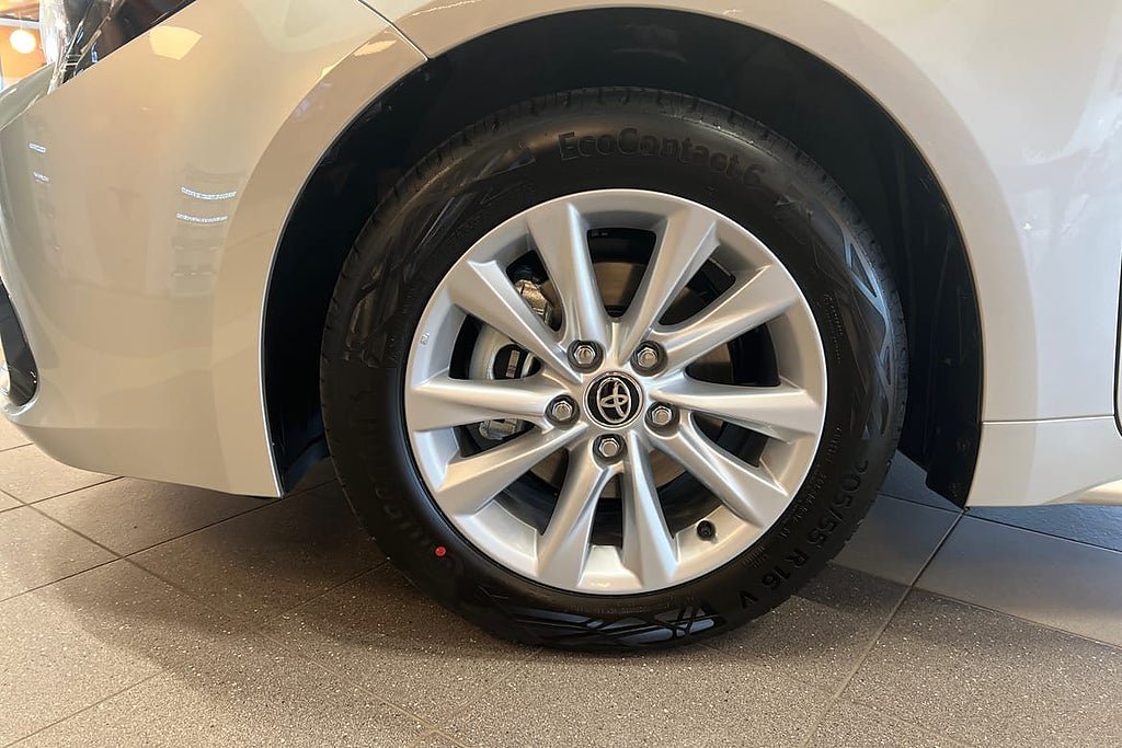 Vehicle Image 9