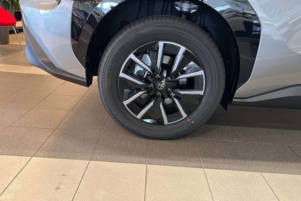 Vehicle Image 9