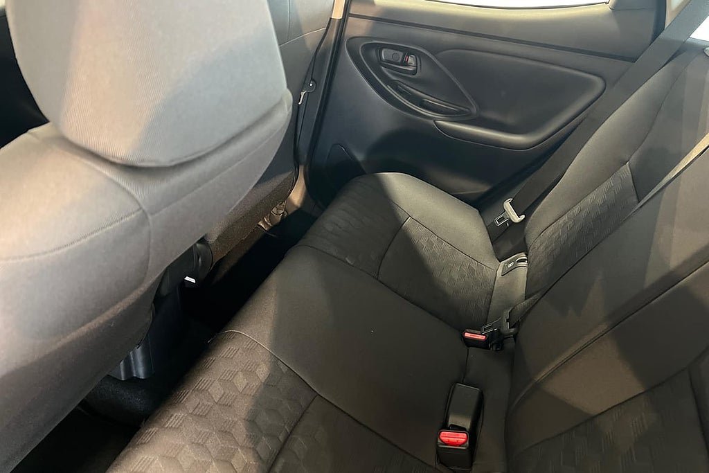 Vehicle Image 9
