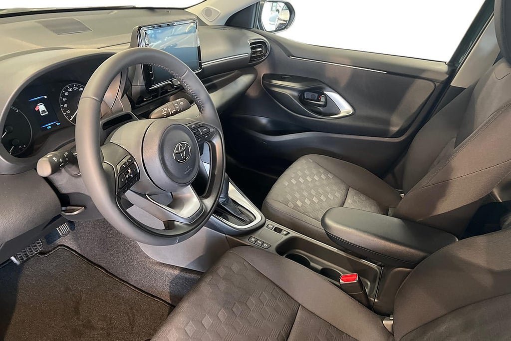 Vehicle Image 12
