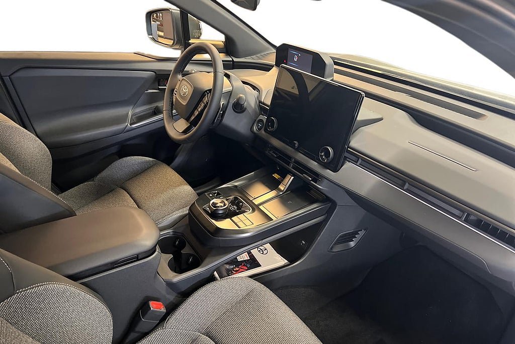 Vehicle Image 17