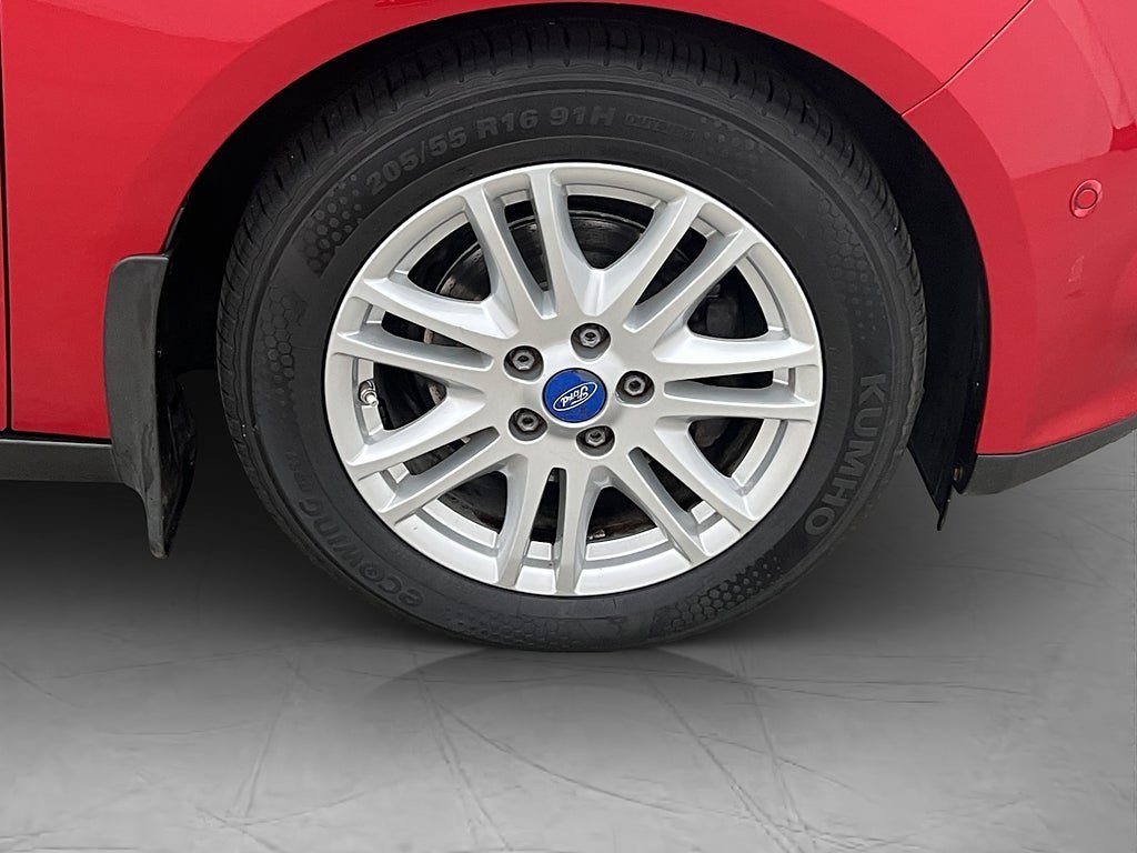 Vehicle Image 25