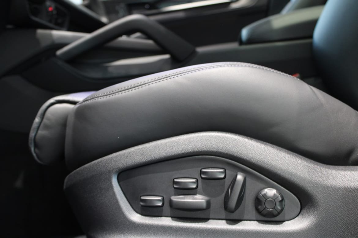Vehicle Image 13