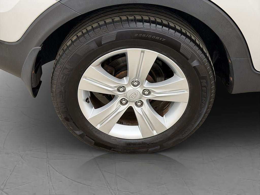 Vehicle Image 25