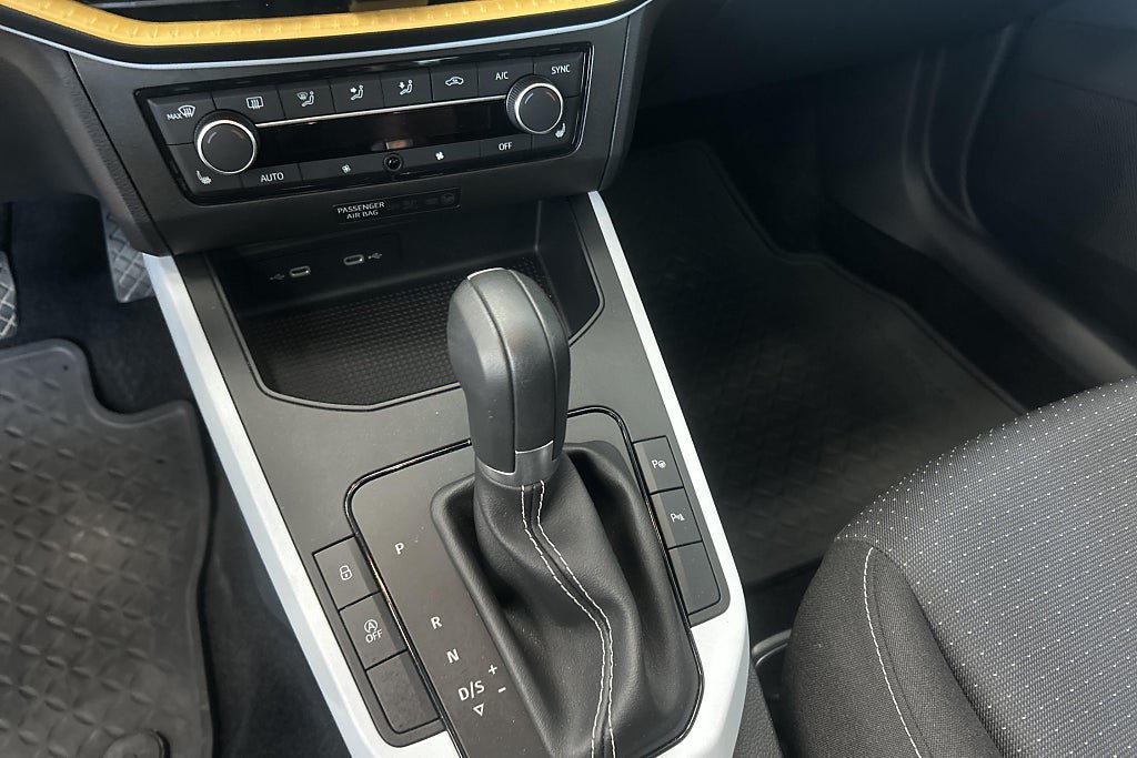 Vehicle Image 21