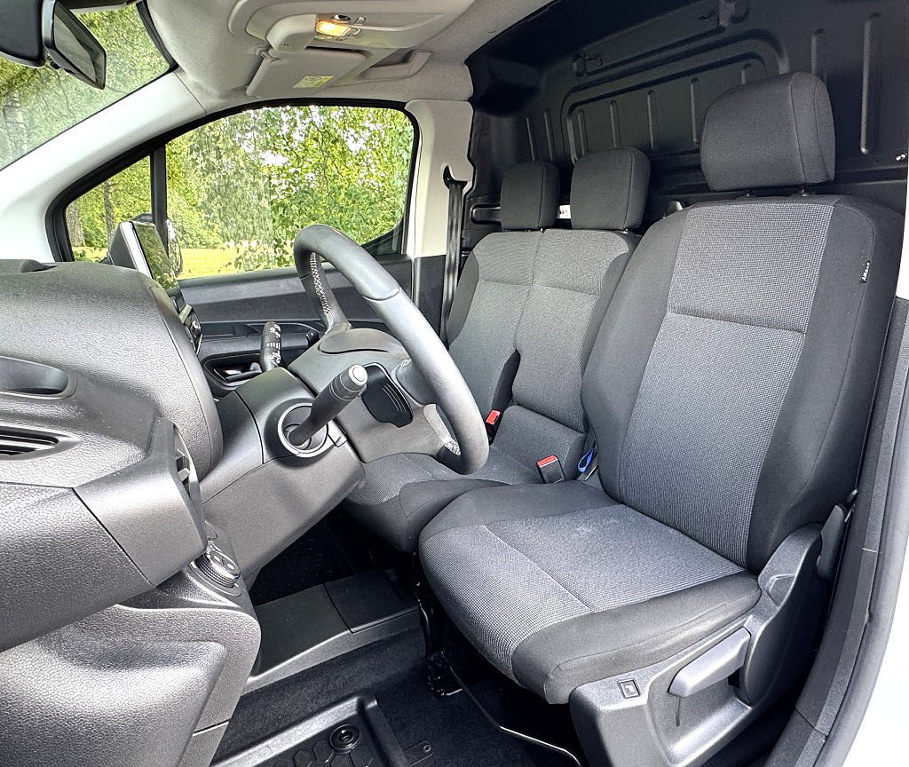 Vehicle Image 9