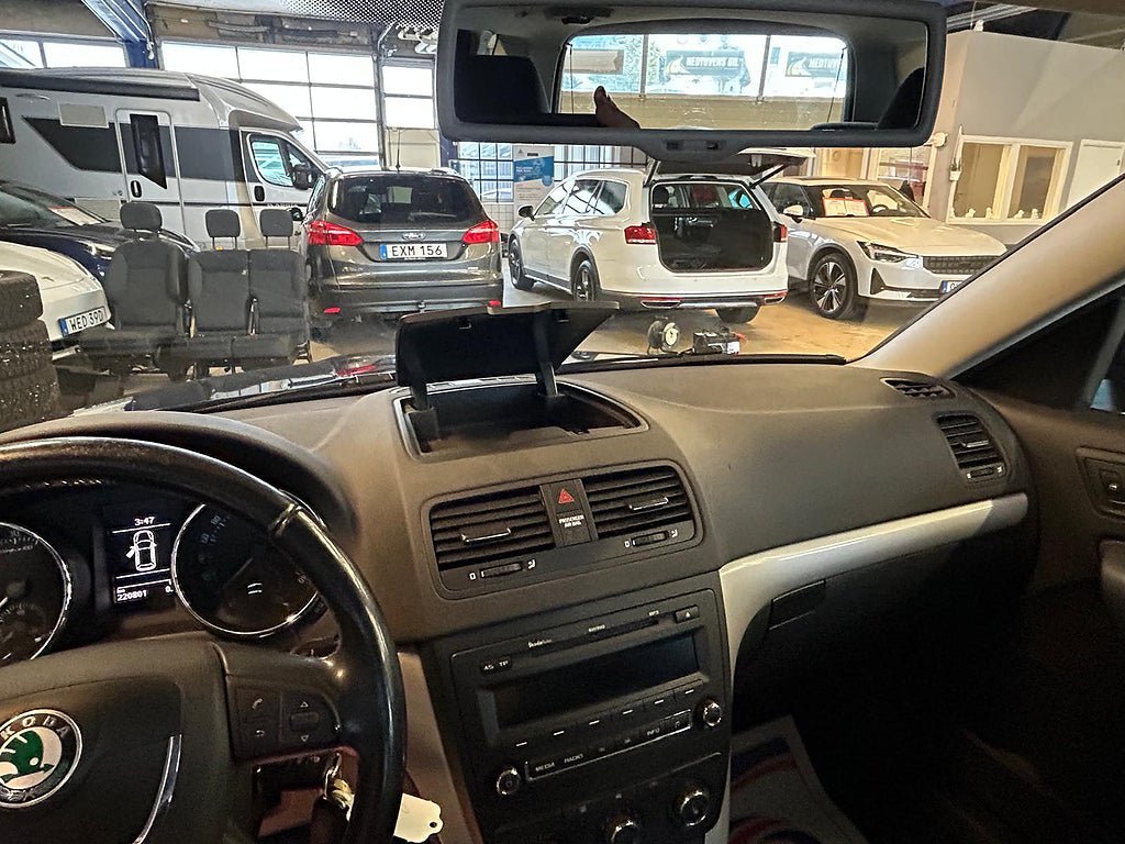 Vehicle Image 12
