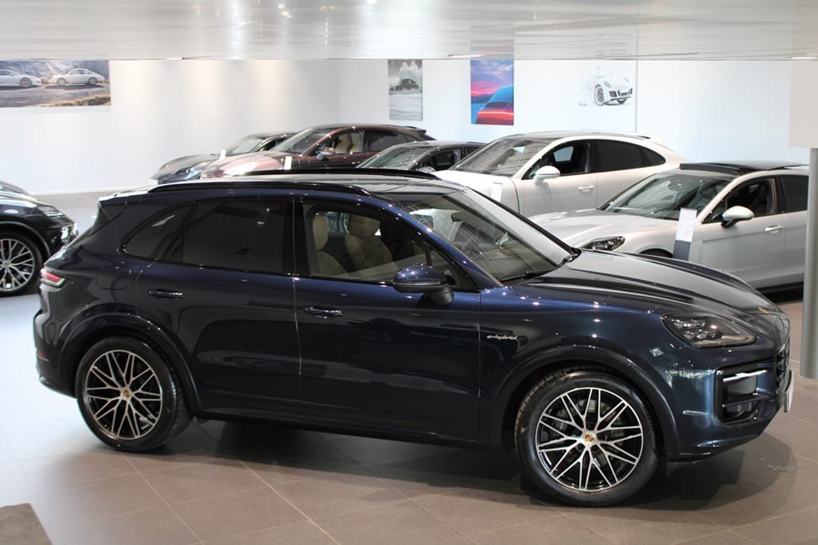 Vehicle Image 9