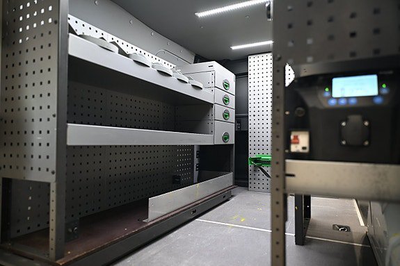 Vehicle Image 13