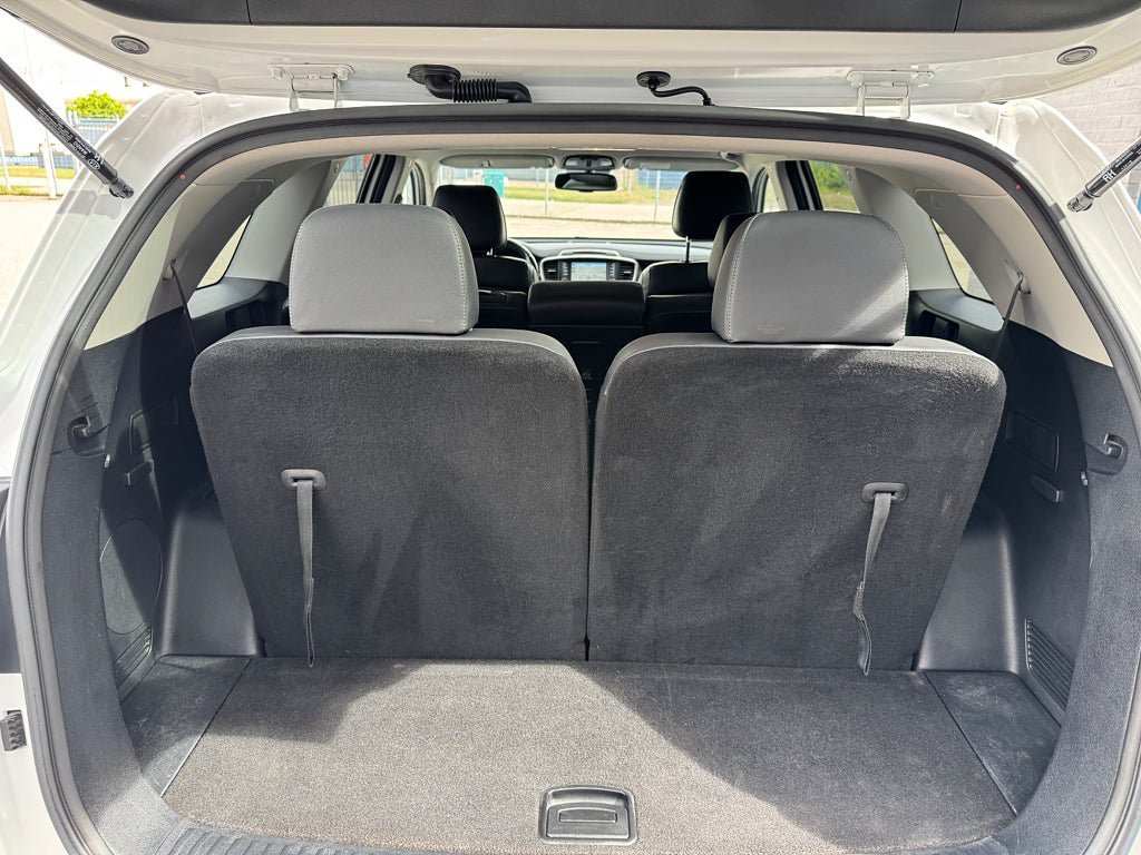 Vehicle Image 16