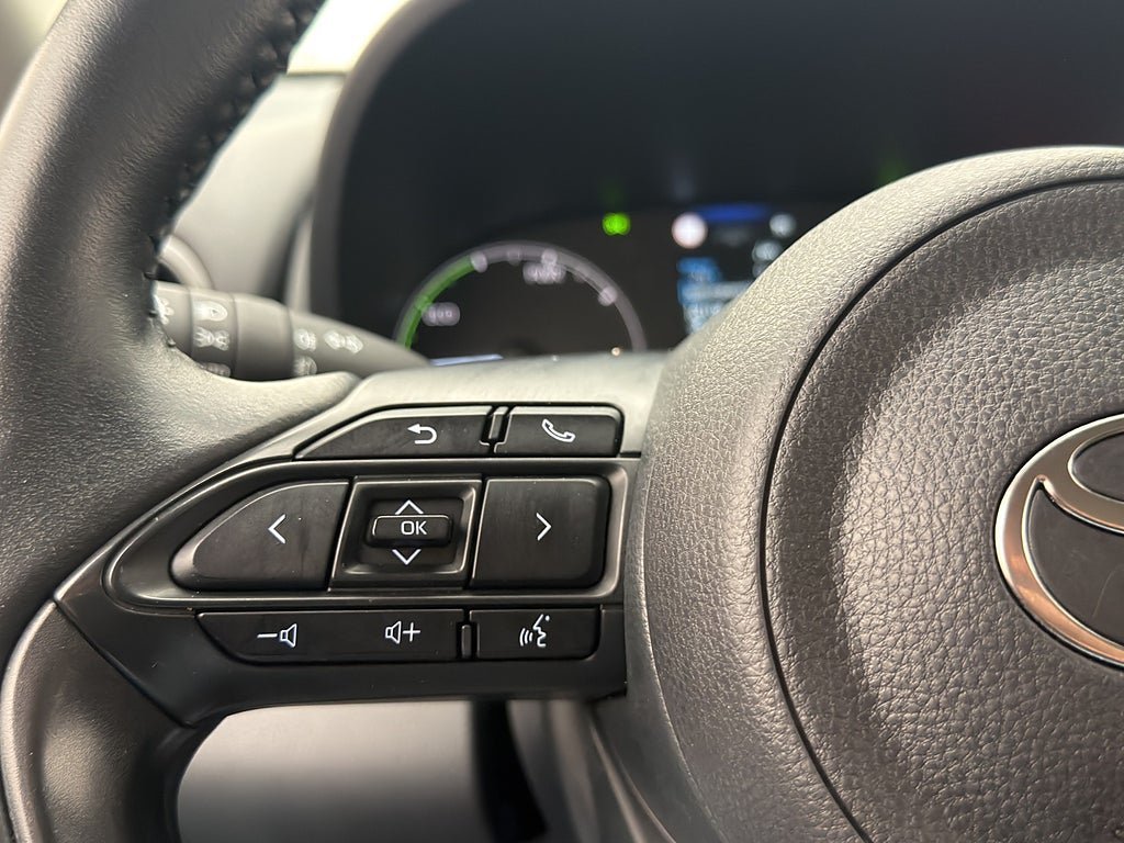 Vehicle Image 16