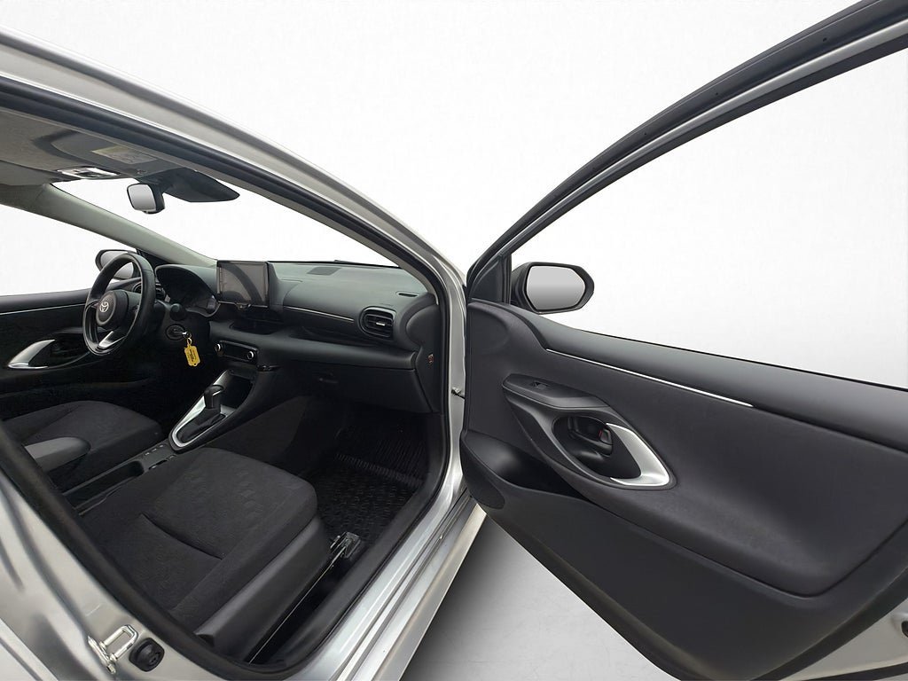 Vehicle Image 25
