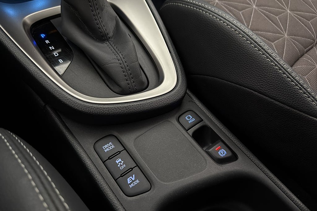 Vehicle Image 25