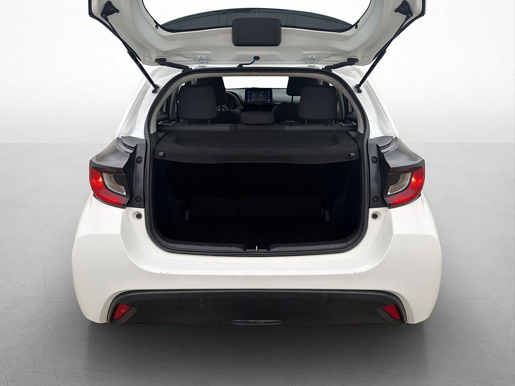 Vehicle Image 16
