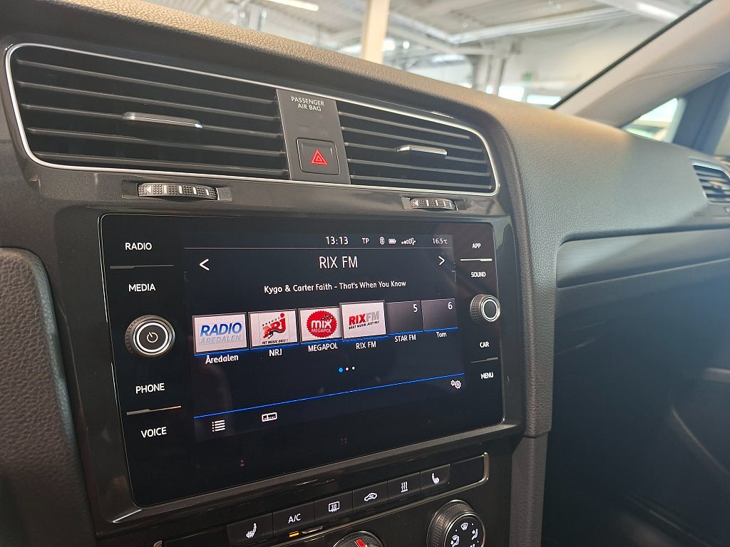 Vehicle Image 22