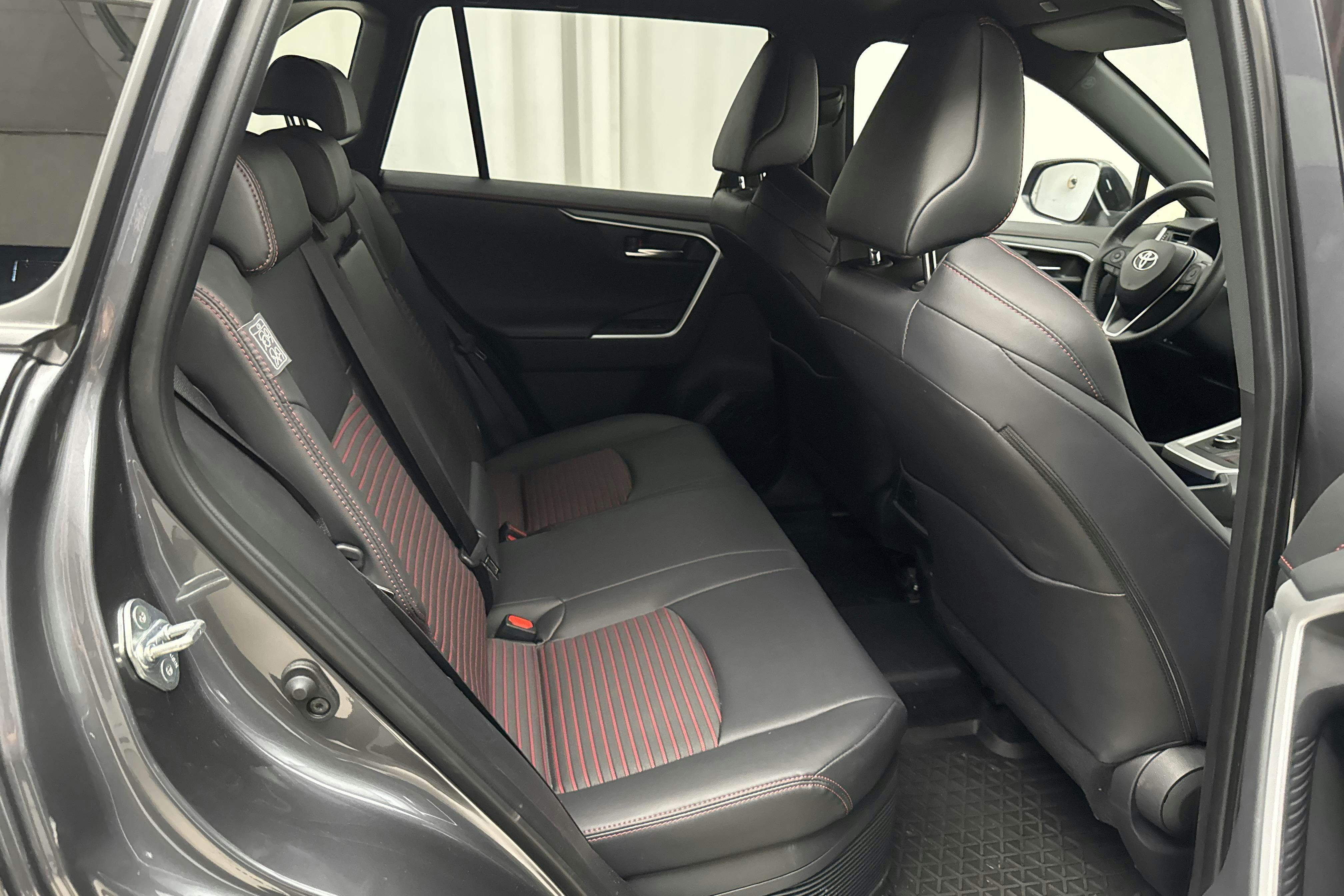 Vehicle Image 8