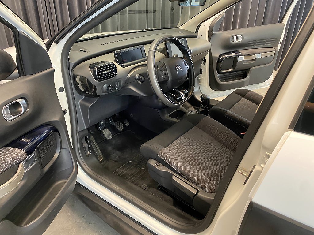Vehicle Image 21