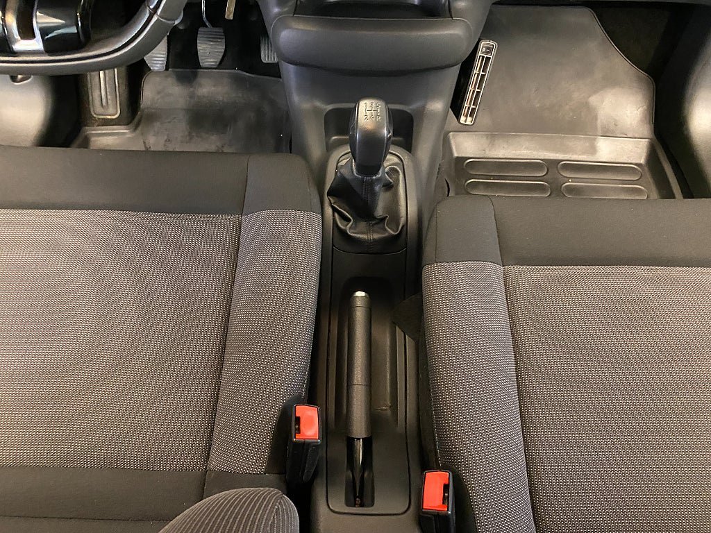 Vehicle Image 32