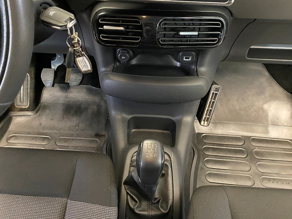 Vehicle Image 33
