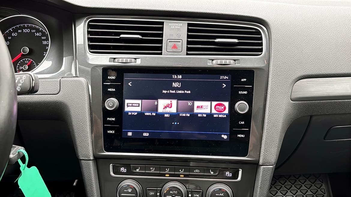 Vehicle Image 9